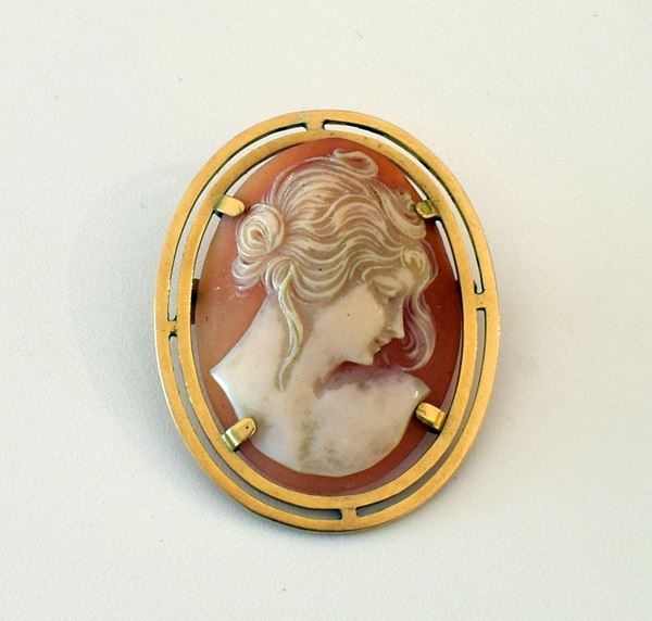



CAMMEO IN ORO GIALLO 18KT