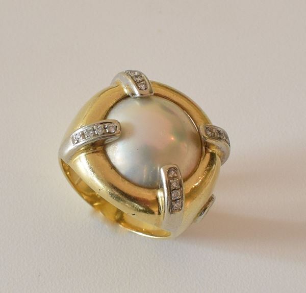 ANELLO IN ORO 18KT, DIAMANTI E PERLA MABE'
