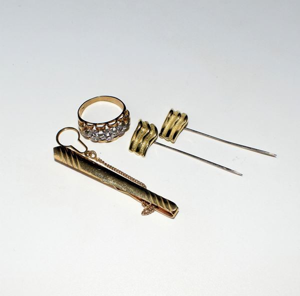 



ANELLO IN ORO GIALLO , ORO BIANCO A BASSO TITOLO