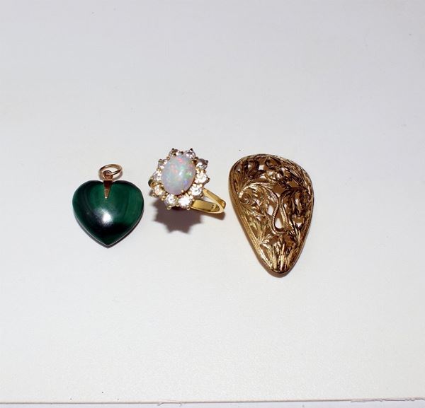 



ANELLO IN ORO GIALLO 18KT , OPALE E PIETRE 
