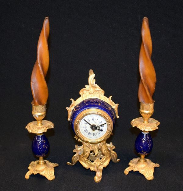 



Orologio soprammobile e coppia di candelieri sec. XX