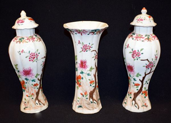 



Coppia di vasi e vaso, Cina sec. XVIII