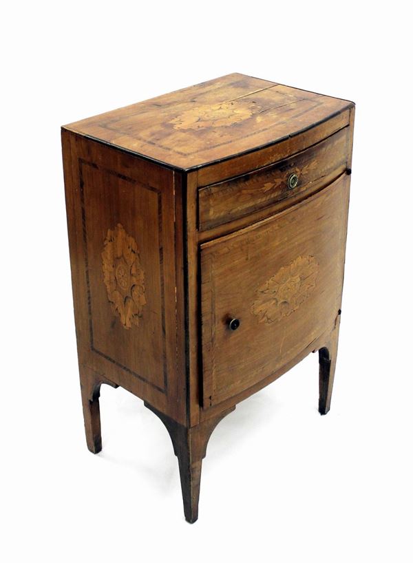 Mobiletto sec. XVIII/XIX  - Asta COLLECTIBLES, Mobili, Arredi e Dipinti dal secolo XVI al XX - Poggio Bracciolini Casa d'Aste