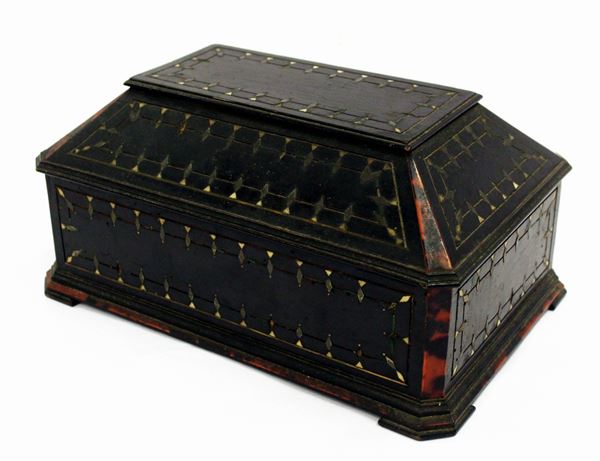 Cofanetto, sec. XIX  - Asta COLLECTIBLES, Mobili, Arredi e Dipinti dal secolo XVI al XX - Poggio Bracciolini Casa d'Aste