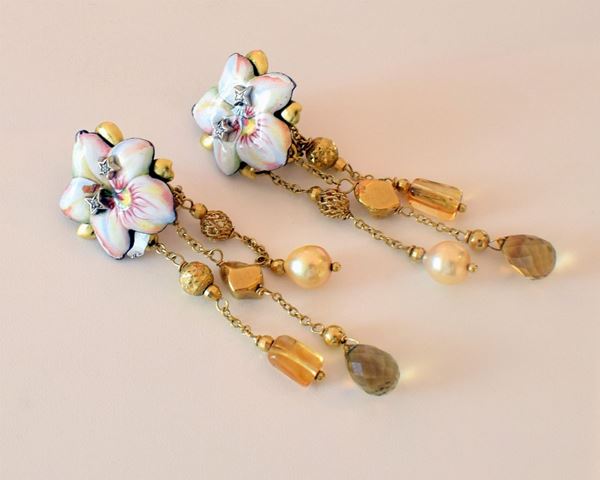 



COPPIA DI ORECCHINI, RIVALTA IN ORO 18KT ,SMALTI E PIETRE