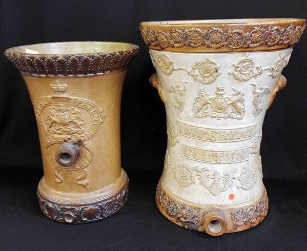 



Due grandi filtri, Inghilterra, sec. XIX  - Asta COLLECTIBLES, Mobili, Arredi e Dipinti dal secolo XVI al XX - Poggio Bracciolini Casa d'Aste