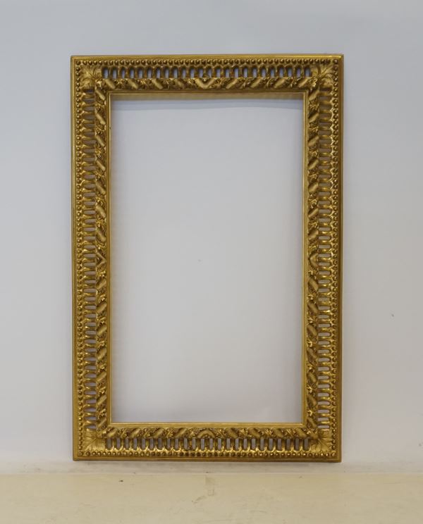 Cornice, in stile Settecento