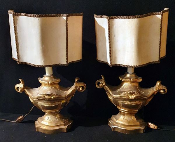 Coppia di candelabri, sec. XVIII  - Asta COLLECTIBLES, Mobili, Arredi e Dipinti dal secolo XVI al XX - Poggio Bracciolini Casa d'Aste