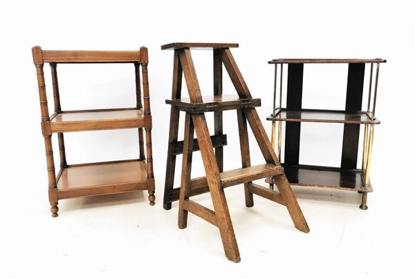 



Due piccole etagere e scaletta pieghevole, sec. XX