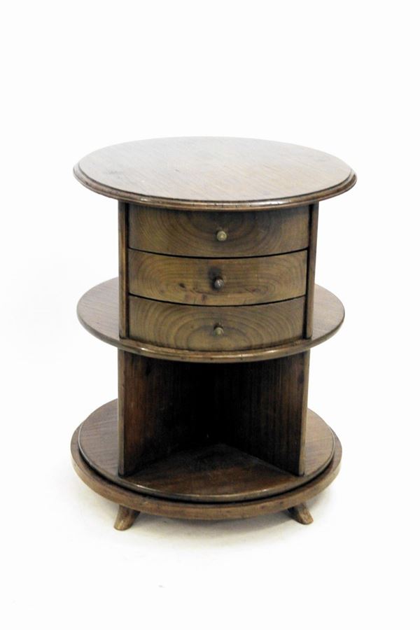 Tavolino girevole portaoggetti, sec. XX  - Asta COLLECTIBLES, Mobili, Arredi e Dipinti dal secolo XVI al XX - Poggio Bracciolini Casa d'Aste