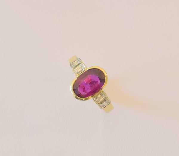 



ANELLO IN ORO 18KT, DIAMANTI E RUBINO