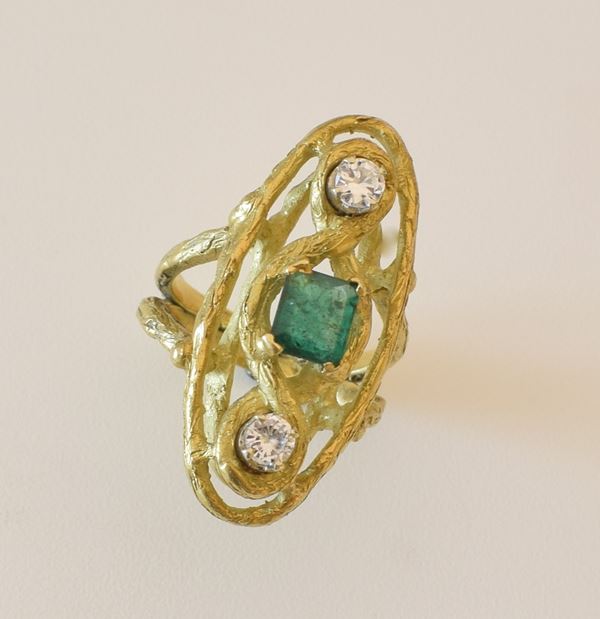 



ANELLO IN ORO 18KT DIAMANTI E SMERALDO