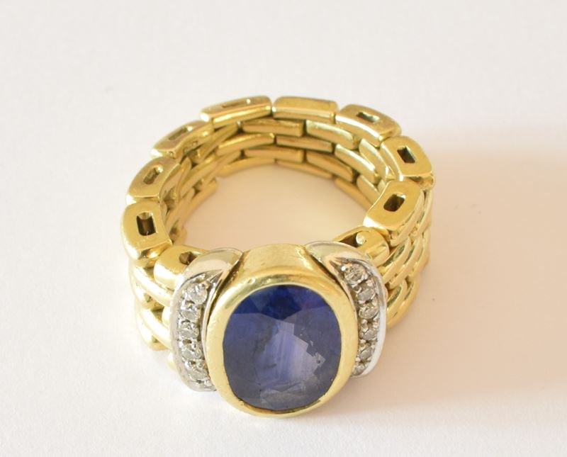 ANELLO IN ORO GIALLO 18KT, DIAMANTI E ZAFFIRO