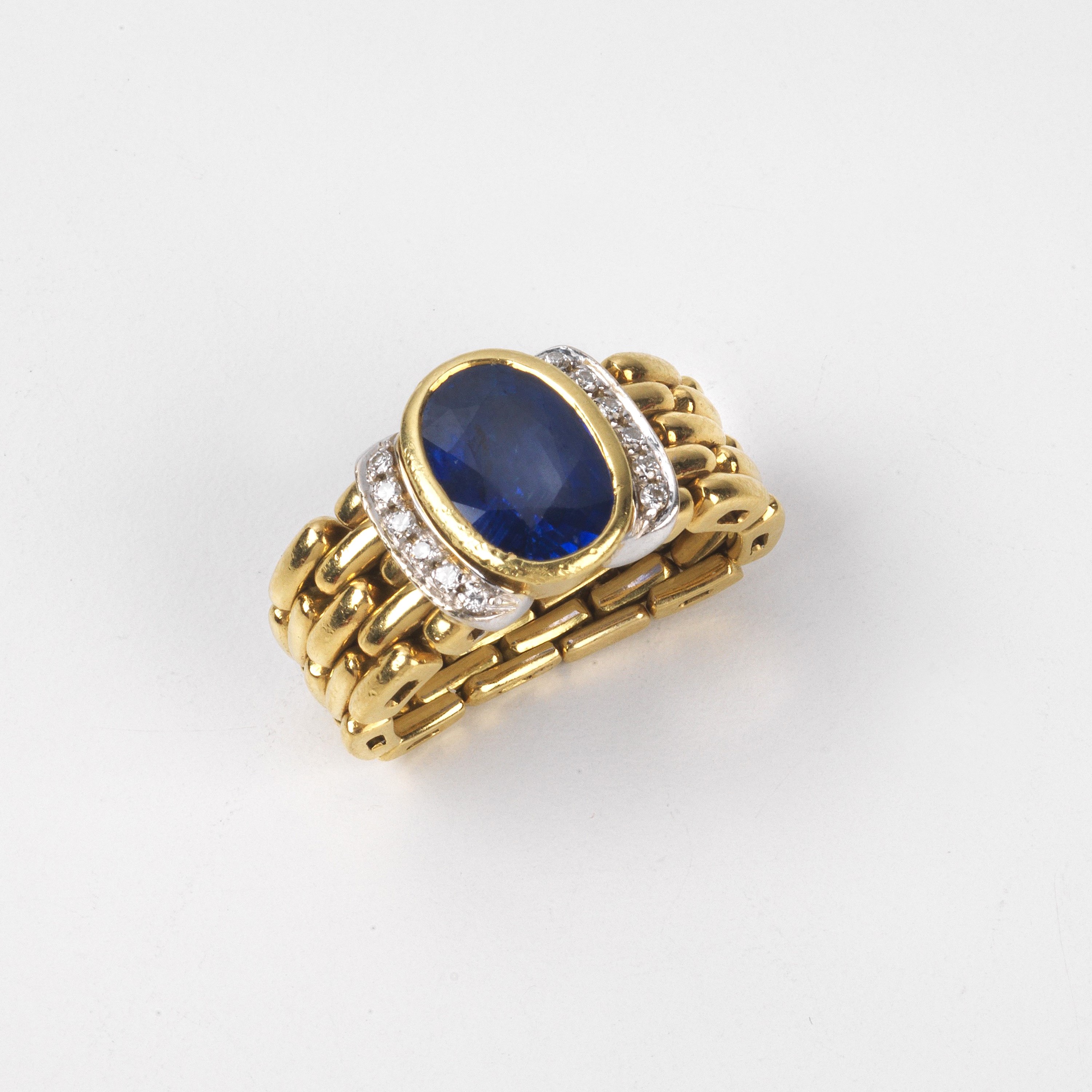 ANELLO IN ORO GIALLO 18KT, DIAMANTI E ZAFFIRO