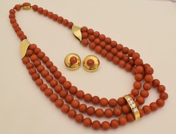 



GIROCOLLO E PAIO DI ORECCHINI IN ORO GIALLO 18KT E CORALLO