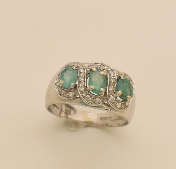 



ANELLO IN ORO BIANCO 18KT E SMERALDI