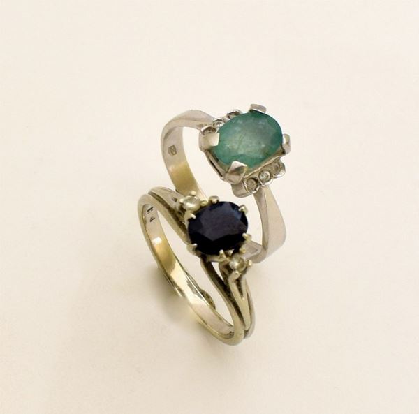 



DUE ANELLI IN ORO BIANCO 18KT CON ZAFFIRO E SMERALDO  - Asta GIOIELLI, ARGENTI E MONETE - Poggio Bracciolini Casa d'Aste