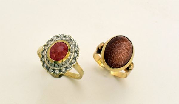 



DUE ANELLI IN ORO GIALLO 18KT E PIETRE