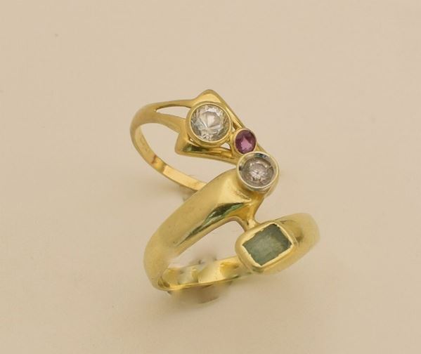 



ANELLO IN ORO GIALLO 18KT&nbsp; DIAMANTE E SMERALDO 