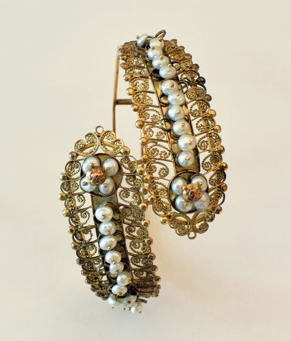



BRACCIALE RIGIDO CONTRARIE' CON PERLE
