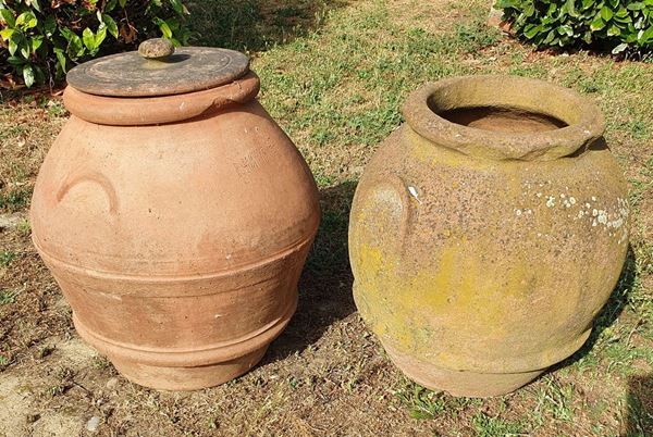 Due piccoli orcetti, sec. XX   - Asta MOBILI E ARREDI - Poggio Bracciolini Casa d'Aste