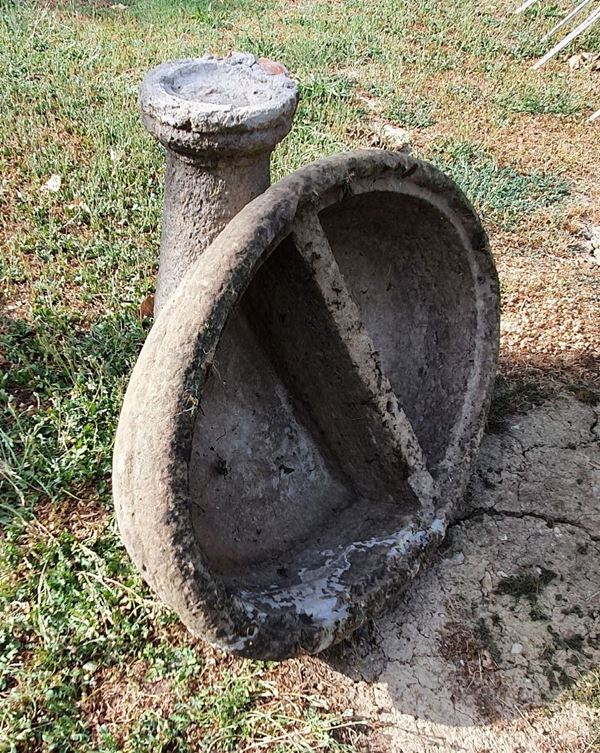 Vasca con base a colonna, sec. XIX 