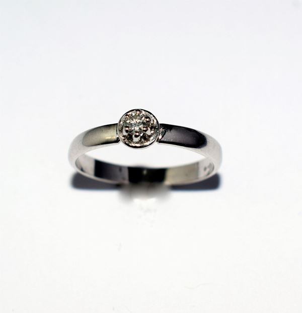 ANELLO SOLITARIO  IN ORO BIANCO 18KT E DIAMANTE