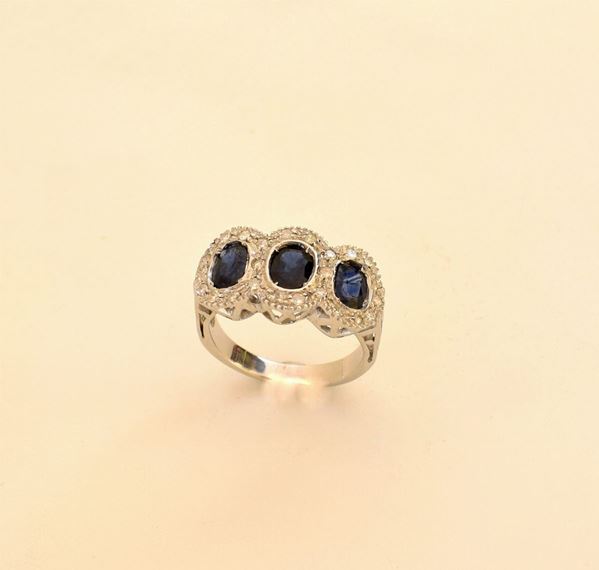 



ANELLO IN ORO BIANCO 18KT DIAMANTI E ZAFFIRI