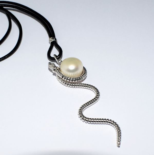 



PENDENTE&nbsp; IN ORO BIANCO 18KT E PERLA