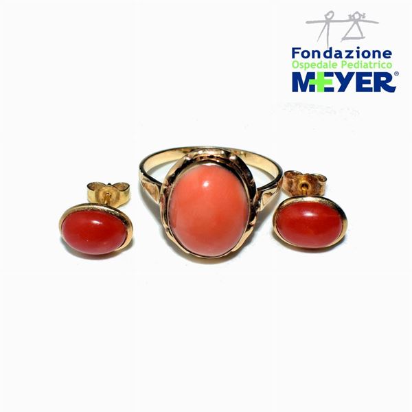 



ANELLO IN ORO GIALLO 18KT E CORALLO