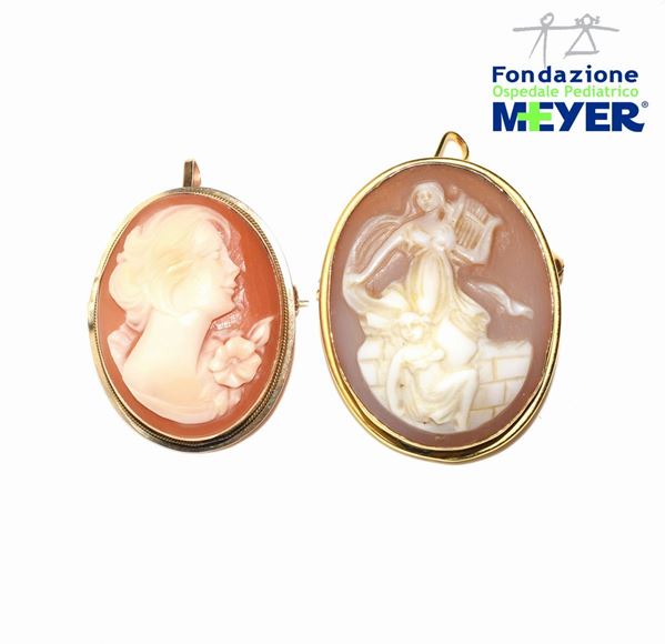 



DUE PENDENTI CON CAMMEI IN ORO GIALLO 18KT