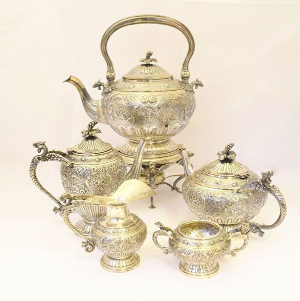 



SERVITO DA TE' , SAMOVAR E VASSOIO
