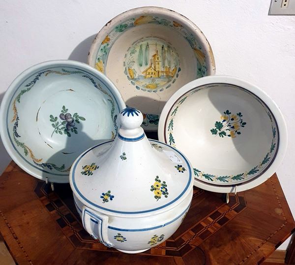 



Zuppiera e tre piatti, dal sec. XVIII al XX   - Asta MOBILI, ARREDI E OGGETTI D'ARTE - Poggio Bracciolini Casa d'Aste