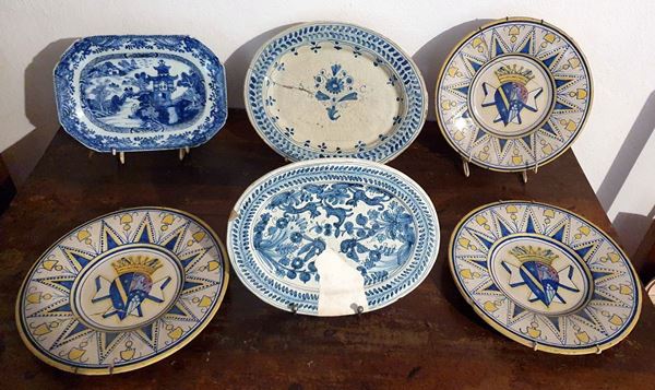 Sei tra piatti e vassoi, sec. XVIII e XIX   - Asta MOBILI, ARREDI E OGGETTI D'ARTE - Poggio Bracciolini Casa d'Aste