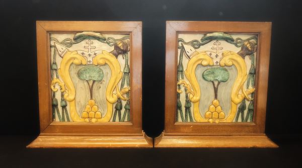 Coppia di  stemmi,  Siena sec. XVIII  - Asta Mobili e arredi dal XVIII al XX secolo - Poggio Bracciolini Casa d'Aste