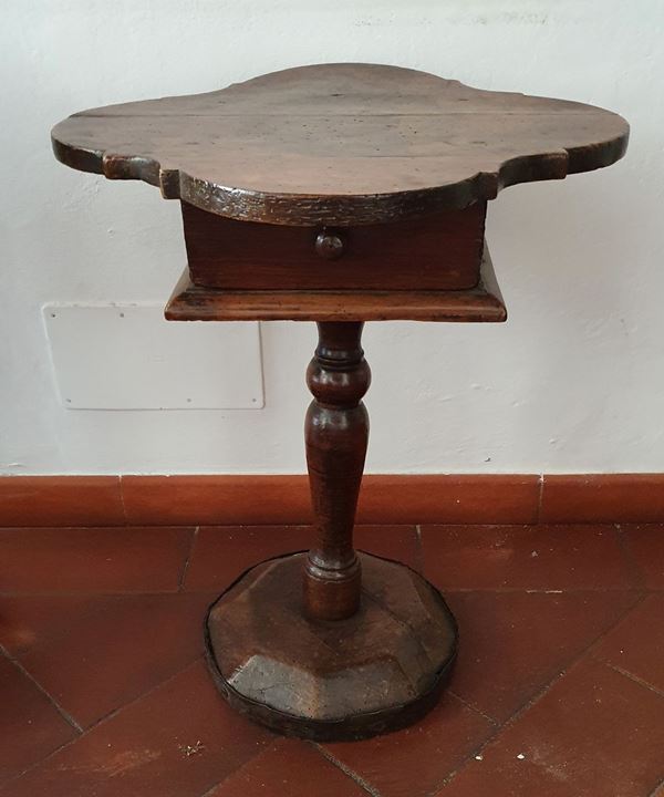 Piccolo tavolino in stile 600