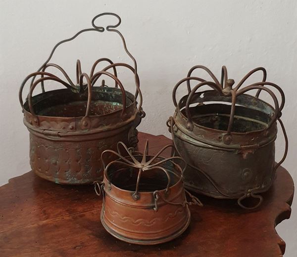 Tre scaldini, secolo XVIII  - Asta MOBILI, ARREDI E OGGETTI D'ARTE - Poggio Bracciolini Casa d'Aste