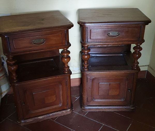 Coppia di comodini, inizi secolo XX   - Asta MOBILI, ARREDI E OGGETTI D'ARTE - Poggio Bracciolini Casa d'Aste