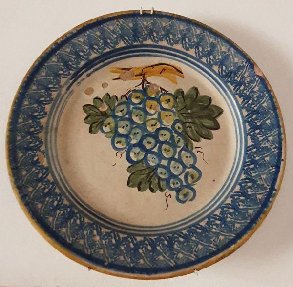 Grande piatto, Toscana, secolo XVIII  - Asta MOBILI, ARREDI E OGGETTI D'ARTE - Poggio Bracciolini Casa d'Aste