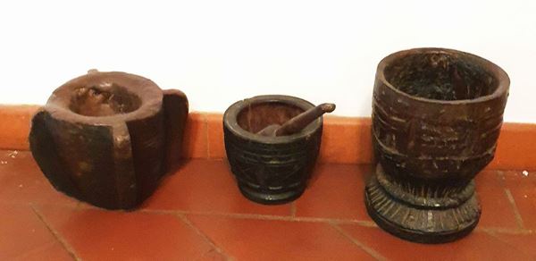 Tre mortai, Italia centrale, secolo XVII   - Asta MOBILI, ARREDI E OGGETTI D'ARTE - Poggio Bracciolini Casa d'Aste