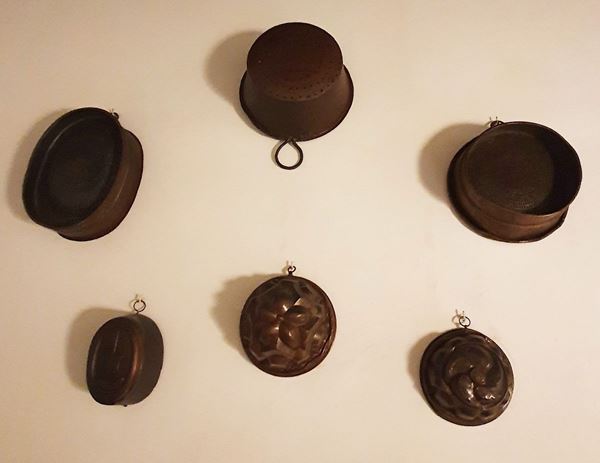 



Sei contenitori e budini in rame, secolo XIX  - Asta MOBILI, ARREDI E OGGETTI D'ARTE - Poggio Bracciolini Casa d'Aste