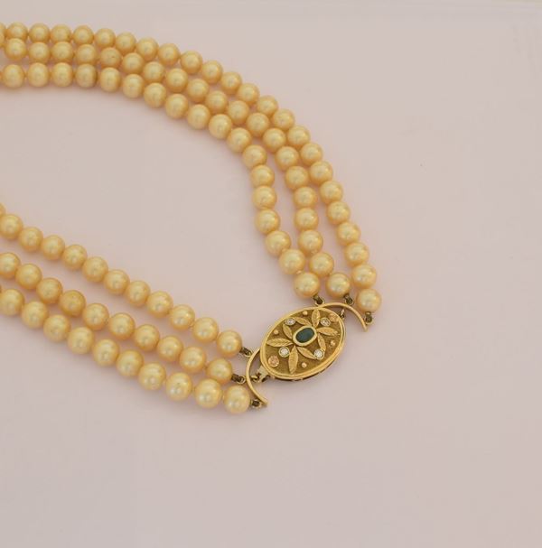 



COLLANA&nbsp; A IMITAZIONE DI PERLE