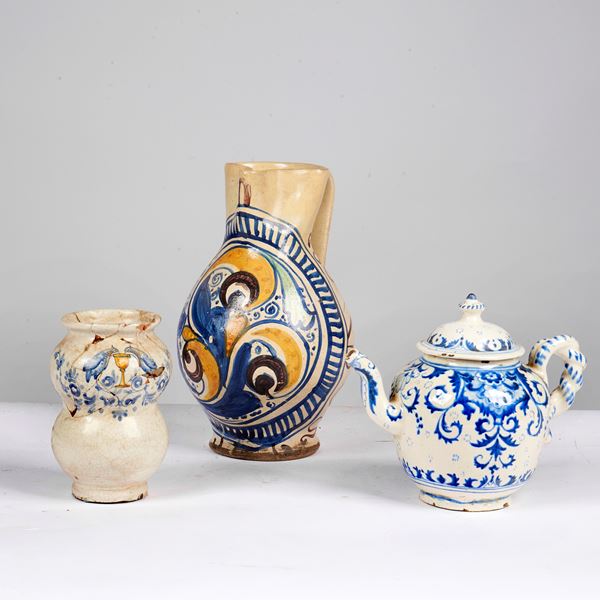 Brocca, teiera e vasetto, secc. XVIII/XIX
