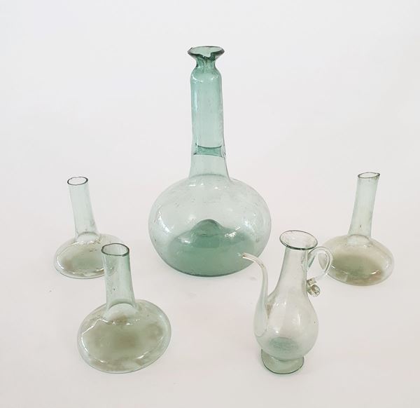 Lotto composto da vaso, ampollina e tre ampolle, venezia, secolo XVIII 
