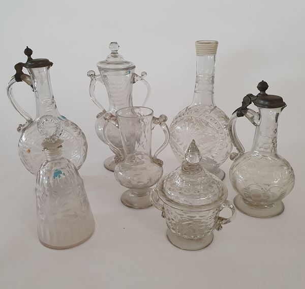 



Assortimento di sette vetri antichi