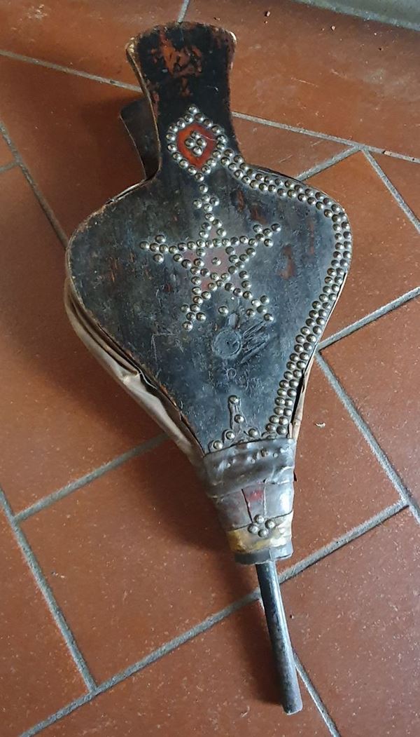 Soffione da camino, secolo XIX  - Asta MOBILI, ARREDI E OGGETTI D'ARTE - Poggio Bracciolini Casa d'Aste