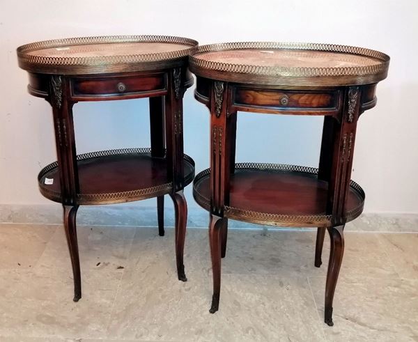 Coppia di tavolini, Francia, in stile 700   - Asta MOBILI, ARREDI E OGGETTI D'ARTE - Poggio Bracciolini Casa d'Aste
