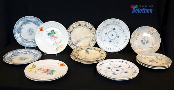 



Quattro piatti, arte orientale, sec. XX  - Asta Arredi e Mobili dal XVII al XX secolo - Poggio Bracciolini Casa d'Aste