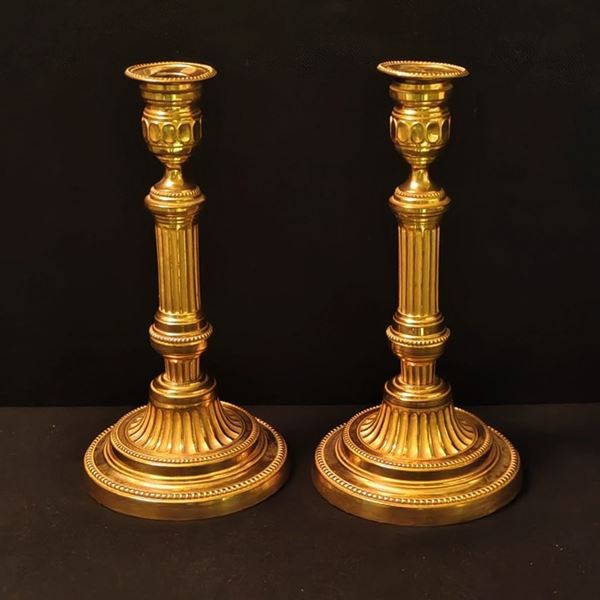



Coppia di candelieri, in stile XVIII