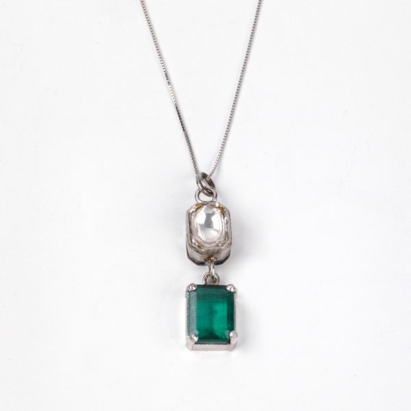 



PENDENTE IN ORO&nbsp; 18 KT CON DIAMANTE CORONE' E SMERALDO